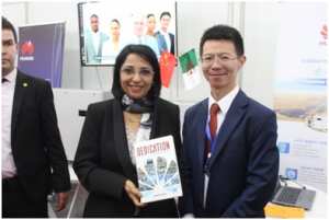 Alexandre Tian, Directeur des Relations publiques et de la Communication Huawei Algérie en compagnie de Fatma Zohra Zerouati, Ministre de l’Environnement et des énergies renouvelables.