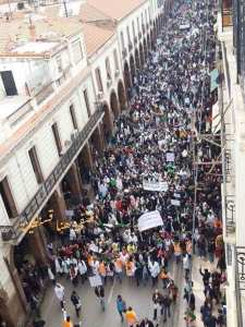 من مسيرة الأطباء و عمال الصحة والطلبة في شوارع مدينة #قسنطينة اليوم