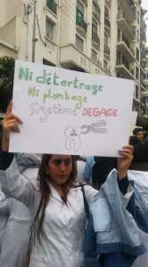 أطباء الأسنان  يعبرون على رفضهم للعصابة الحاكمة