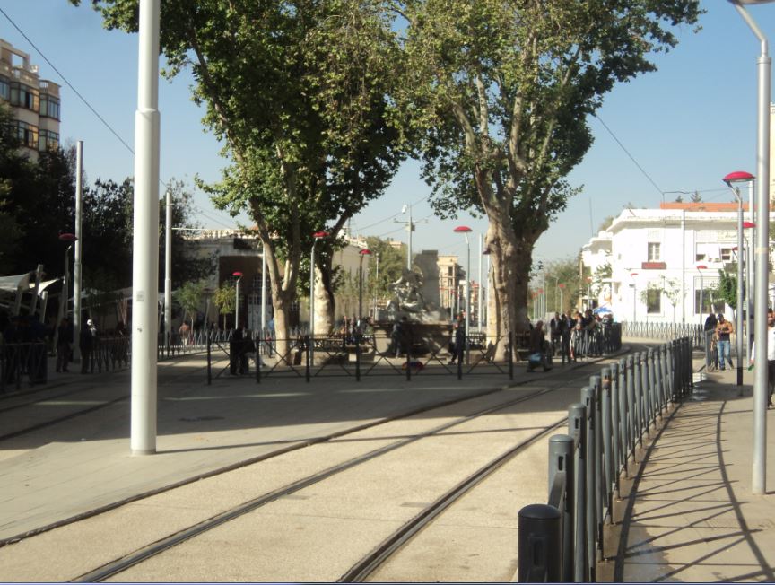 Sétif rénové - Ain Fouara et le rail du tramway