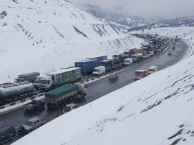 طرق وطنية وولائية مقطوعة عبر 14 ولاية وأمطار رعدية بشرق البلاد إلى غاية الجمعة