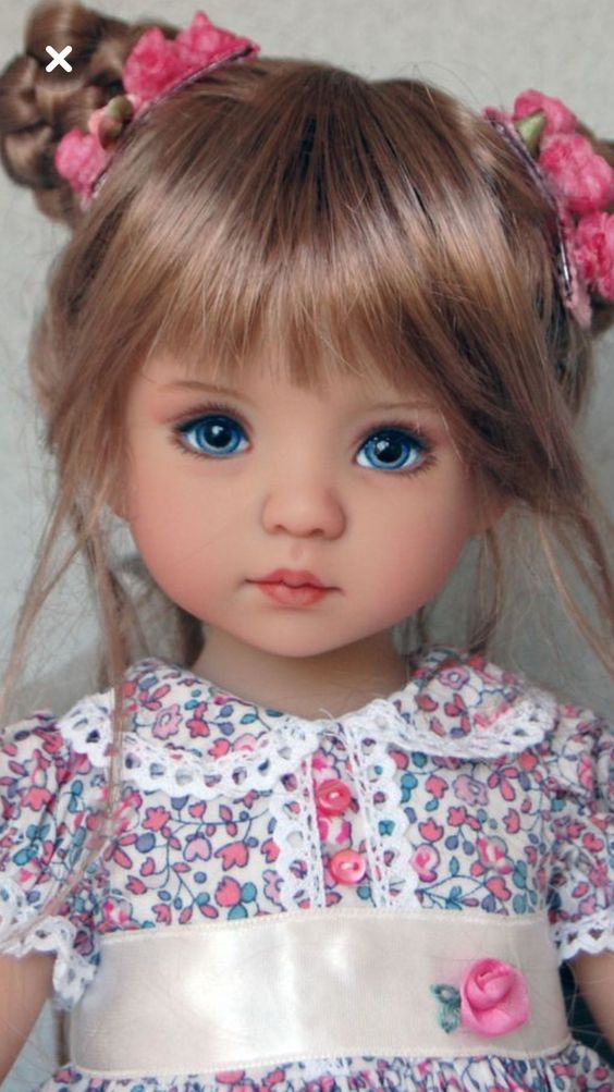 une véritable poupée