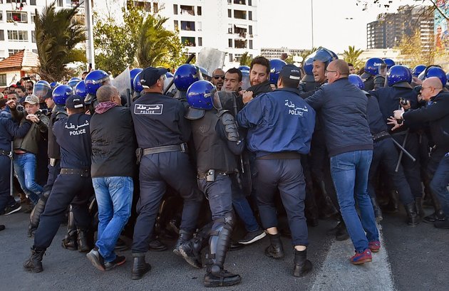 Les manifestations d'Alger en photos