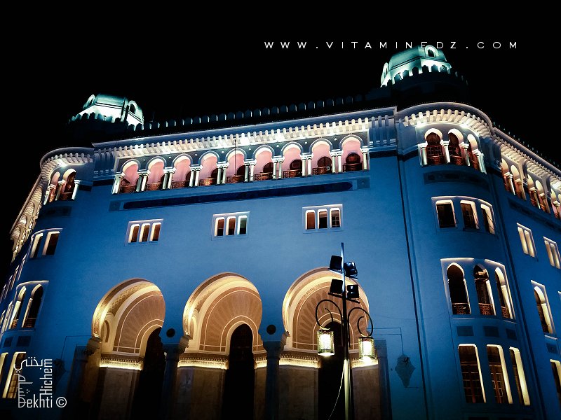 Nouvel éclairage de la Grande poste d'Alger