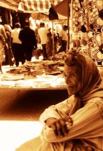 passer inaperçue...