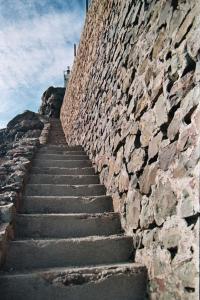 Escaliers du rocher de l'ancien port Bréira