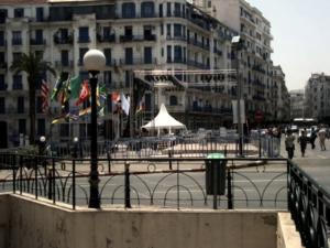 Alger accueille..