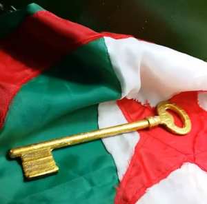 Remise des clés au propriétaire :  Le peuple