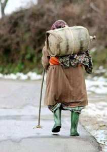 لا أعلم من باع الوطن ،  لكنني رأيت من دفع الثمن .