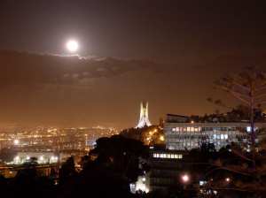 MAQAM ECHAHID / MONUMENT AUX MARTYRS en pleine lune
