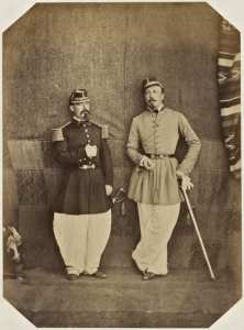 Le capitaine Davout, commandant du cercle militaire d'Ammi-Moussa, le capitaine Péan, commandant supérieur du cercle de Lalla Maghrnia (Photo rare)