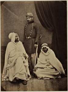 Saïd, kaïd des Ouled Sidi l'Abdy, un interprète du bureau arabe, Mohammed ben Ali, kaïd des Beni Ourmed (Photo rare)