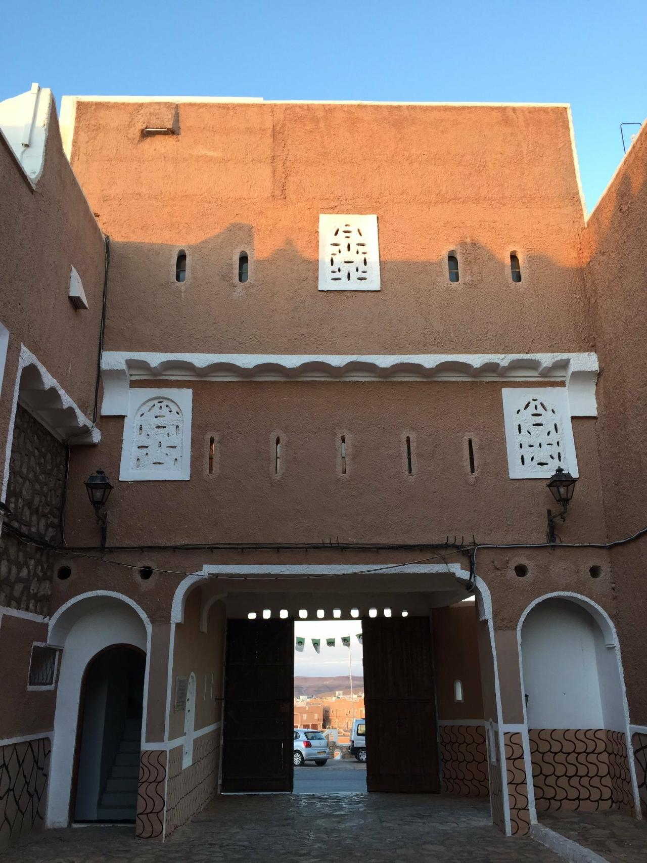 Ksar Tafilelt, utopie éco-citoyenne devenue réalité aux portes du Sahara... !