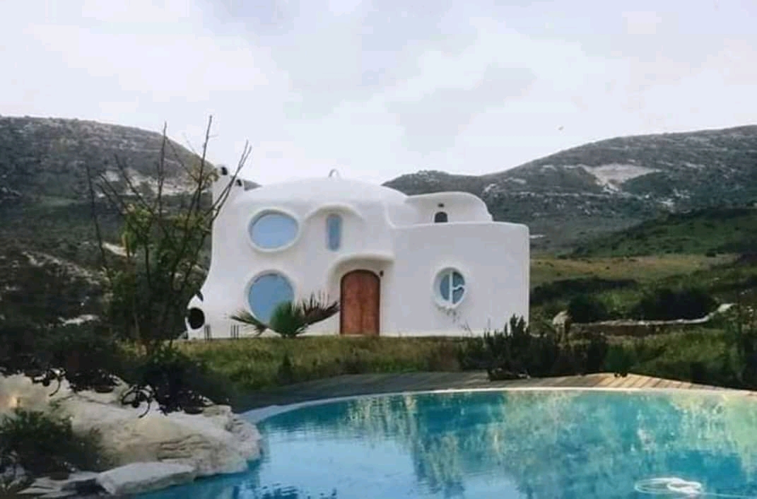 القرية السياحية ب بوزجار عين تيموشنت