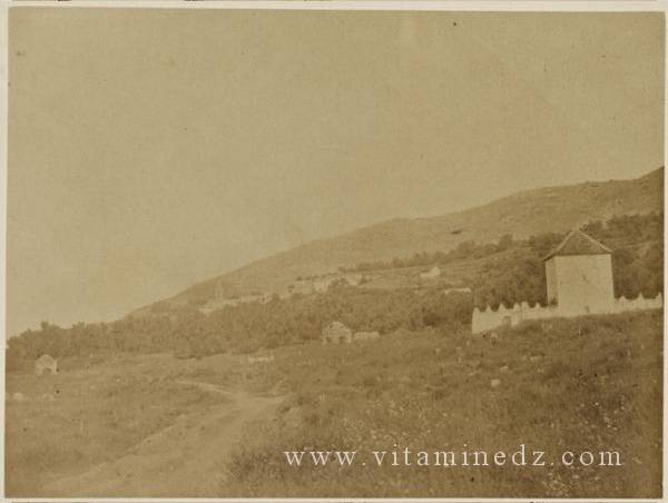 Vue du village sacré de Bou-Médine