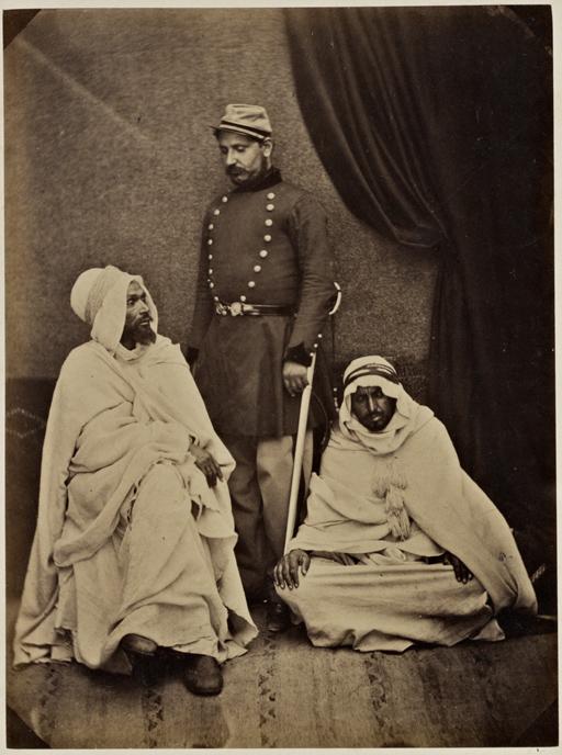 Saïd, kaïd des Ouled Sidi l'Abdy, un interprète du bureau arabe, Mohammed ben Ali, kaïd des Beni Ourmed (Photo rare)