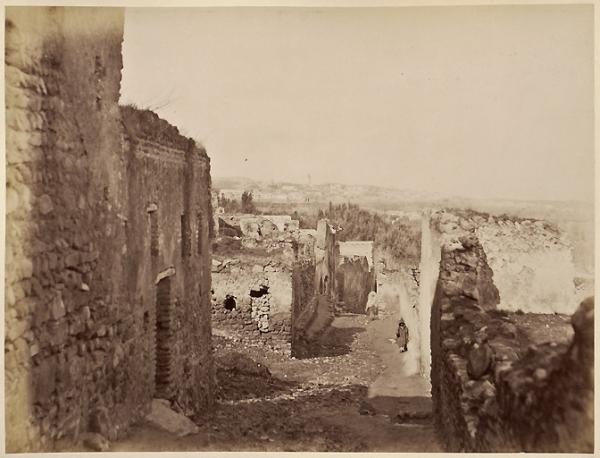 Une rue d'El-Eubbab avec panorama de Tlemcen (Photo rare)