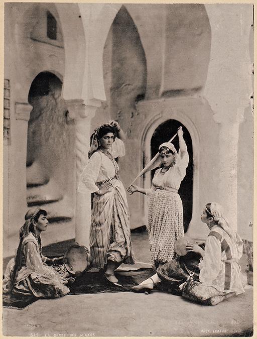 Alger. La danse des Almées (Photo rare)