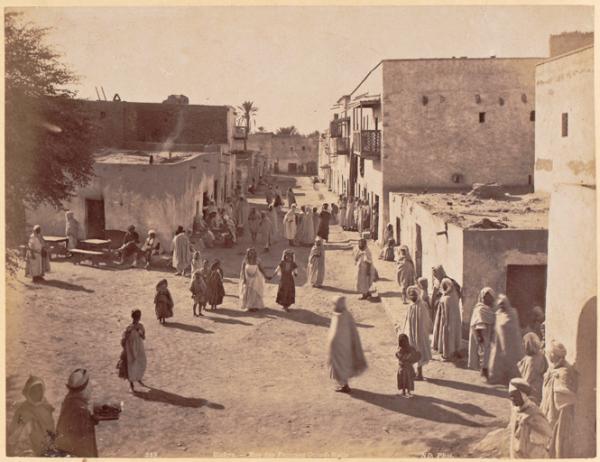 Biskra. Rue des femmes Ouled-Naïls (Photo rare)