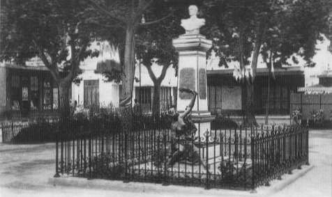 Tlemcen, place d'Alger (monument du Général Cavaignac)