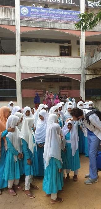 طبيب #جزائري يتحدى جميع الصعاب مخاطرا بحياته لزيارة مسلمي #بورما