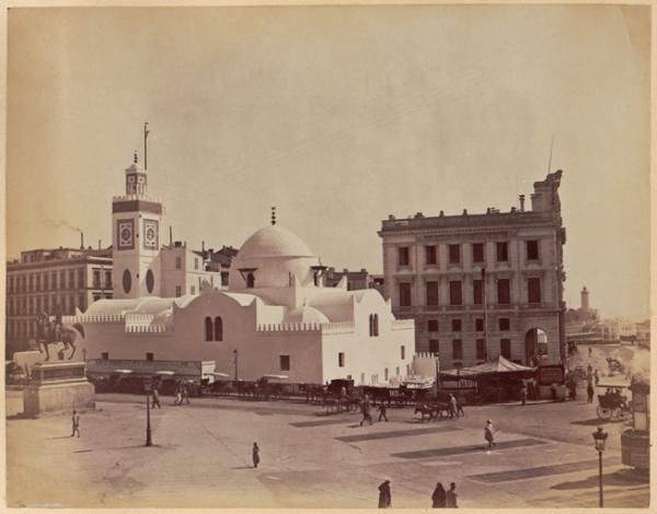 [Alger. Place du gouvernement : mosquée de la Pêcherie (Djemâa-el-Djedid), statue du duc d'Orléans et Palais consulaire] (Photo rare)