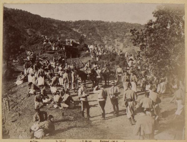 A la Glacière Laval : adjudant Audran [1er plan assis à gauche], Vinel, capitaine Hist (le 1er à gauche debout], lieutenant Brémond (le 2ème), capitaine Rouchon [le 3ème) (Photo rare)