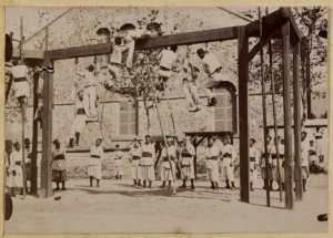 Gymnase au quartier Coman (2è cie) (Photo rare)