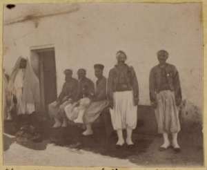 Blida. Quartier Bécourt. Caporal Ali. Caporal Chaban (Photo rare)