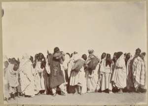 In Salah. En attendant le commandant militaire (Photo rare)