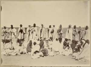 In Salah. En attendant le commandant militaire (Photo rare)