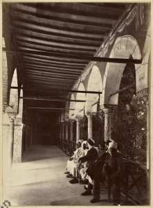 [Constantine. Galerie du palais du bey de Constantine, siège de la division militaire] (Photo rare)