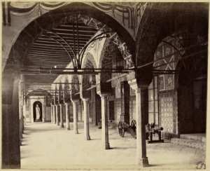 [Constantine. Galerie du palais du bey de Constantine, siège de la division militaire] (Photo rare)