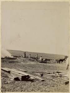 Colonne du capitaine Pujat chargé de la construction du Fort Lallemand : chantier] (Photo rare)