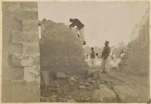 [Construction du Fort Lallemand par la colonne du capitaine Pujat] (Photo rare)