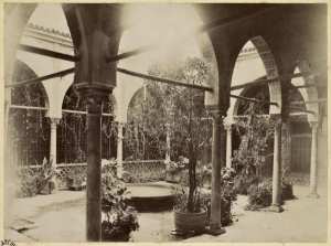 [Constantine. Jardin du palais du bey de Constantine, siège de la division militaire] (Photo rare)