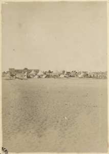 [Campement de la colonne du capitaine Pujat chargé de la construction du Fort Lallemand] (Photo rare)