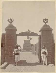 Porte du camp Depardieu. Adrar 1902 (Photo rare)
