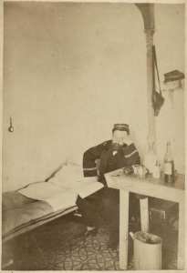 Lieutenant Malherbe des zouaves aux arrêts de rigueur (Photo rare)