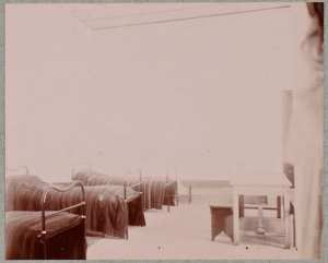 Bou-Hadjar. La chambre des malades de la nouvelle infirmerie indigène (Photo rare)