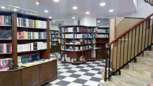 La librairie Abdelkader Alloula a ouvert ses portes il y a à peine quelques jours au boulevard Soumam #Oran... !