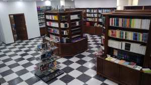La librairie Abdelkader Alloula a ouvert ses portes il y a à peine quelques jours au boulevard Soumam #Oran... !