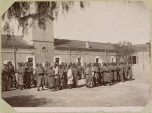 Algérie. El Aricha. Les tirailleurs au rapport (Photo rare)