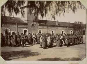 [Algérie. El Aricha.] Les tirailleurs au rapport (Photo rare)