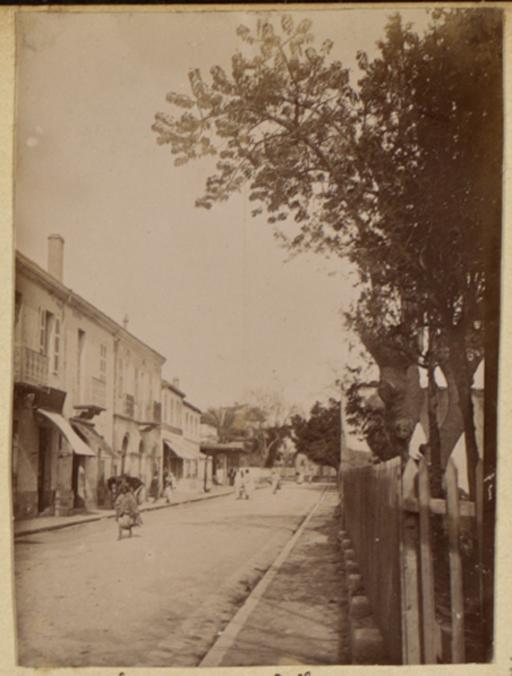 La grande rue à Dellys. (Photo rare)