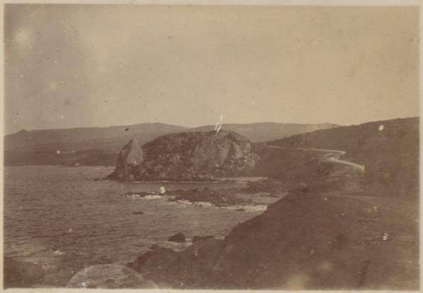 Dellys. Le rocher des pigeons (route de Tigzirt] (Photo rare)