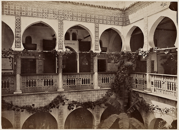Alger. Ancien palais (musée actuel) (Photo rare)