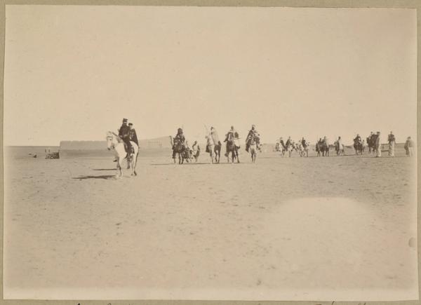 Lieutenant Cottenest et les chefs du Tidilket (Photo rare)