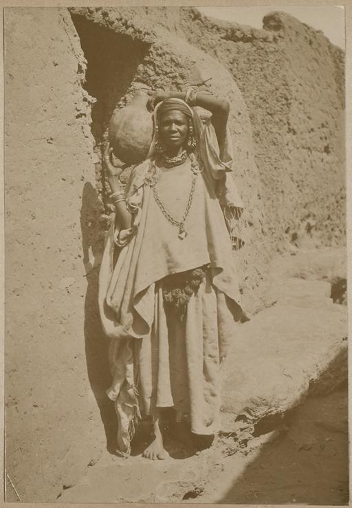 [Une habitante de Timimoun] (Photo rare)