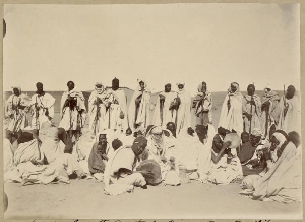 In Salah. En attendant le commandant militaire (Photo rare)